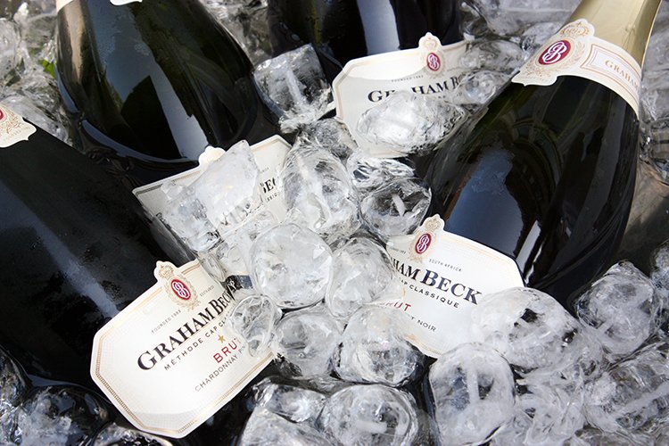 Champagne flessen in ijs